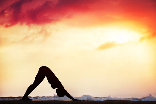 le rituel des 108 surya namaskar pour l'equinoxe