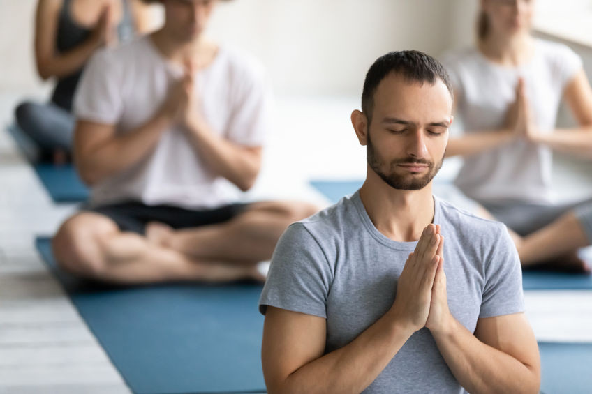 Pourquoi les hommes doivent faire du yoga ? Le yoga pour les hommes : changer votre point de vue