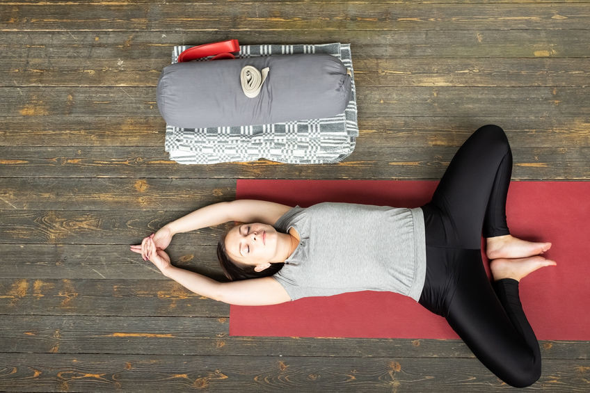 le détail de l'asana yoga Supta Baddha Konasana L'asana Supta Baddha Konasana pas à pas