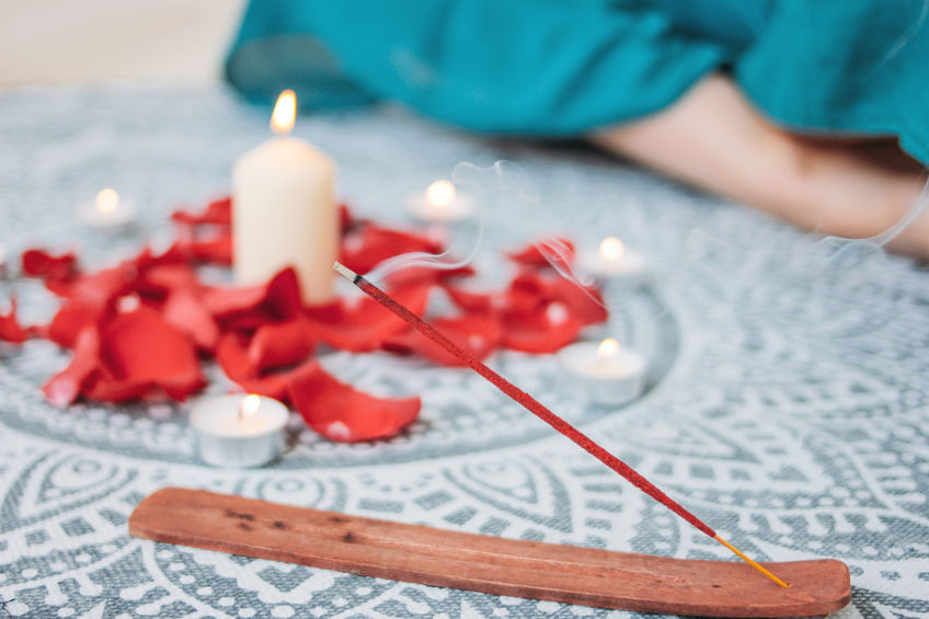 Encens et Bougies pour des séances de yoga pleines de voluptés Meditation et yoga : utilisez les bougies et les encens