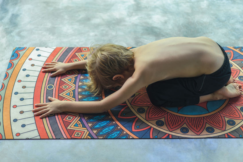 Balasana comment la réaliser ? comment réaliser la posture de l'enfant